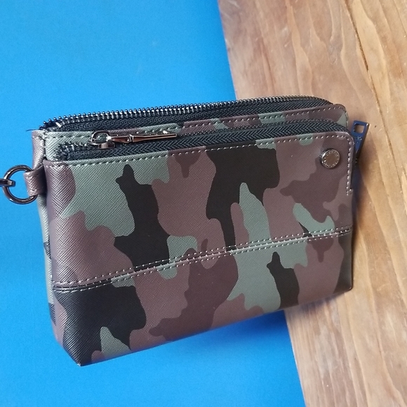 Steve Madden Wristlet - Picture 2 of 7